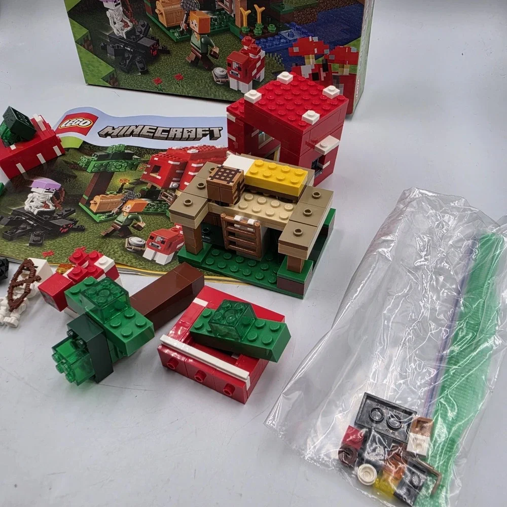 LEGO Minecraft: The Mushroom House #21179 Missing 1 Minifig